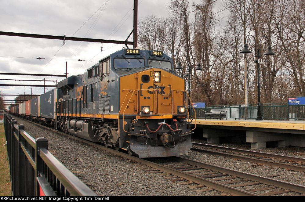 CSX 3048 on Q032